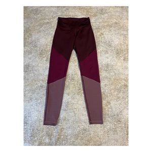 Old Navy Elevate CozeCore Color-Blocked Leggings